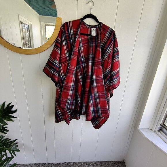 Woolrich Shawl to 'have a cuppa in' Soft Viscois and a Black Yarn trim loop - Picture 1 of 6